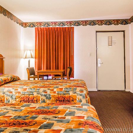 Rodeway Inn モンゴメリー エクステリア 写真