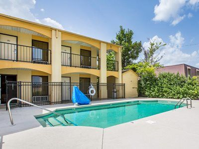 Rodeway Inn モンゴメリー エクステリア 写真