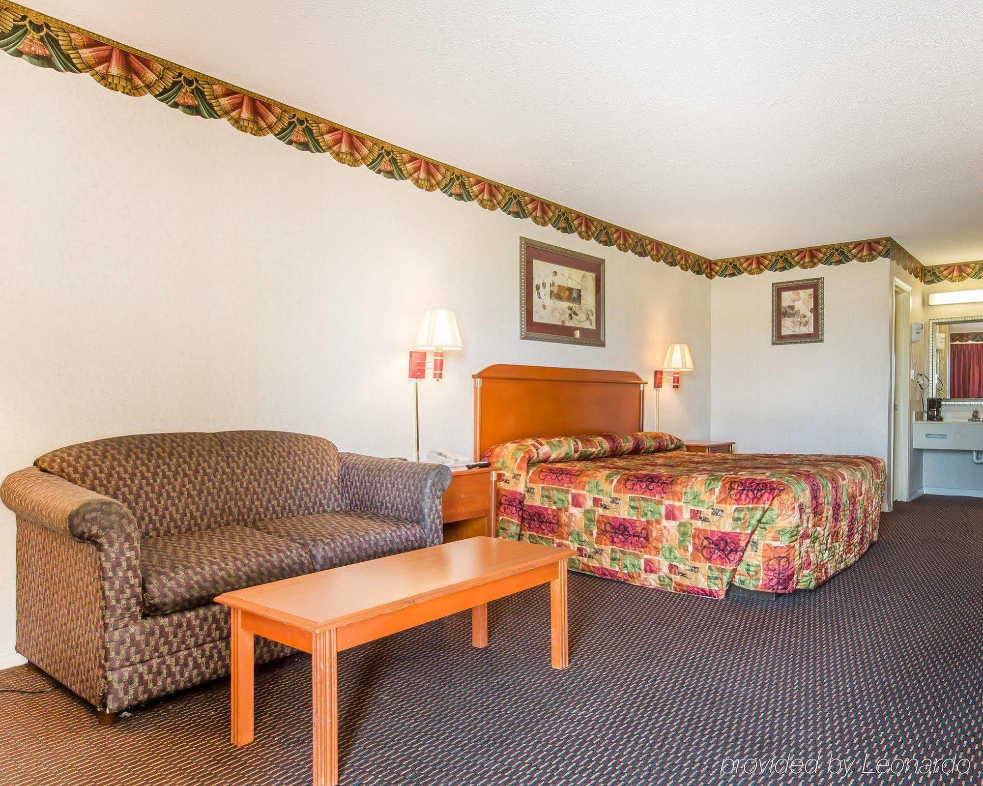 Rodeway Inn モンゴメリー エクステリア 写真