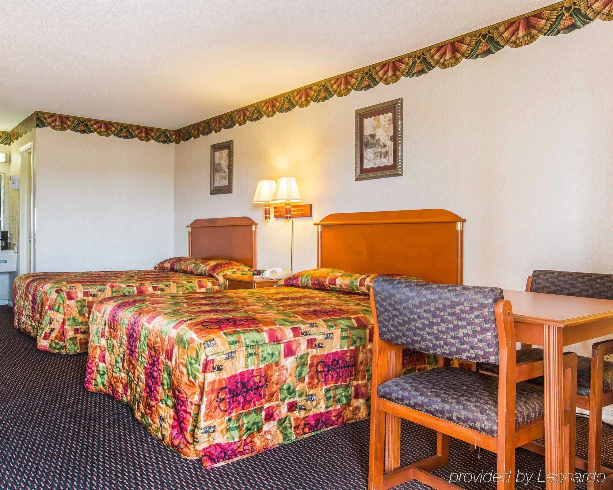 Rodeway Inn モンゴメリー エクステリア 写真