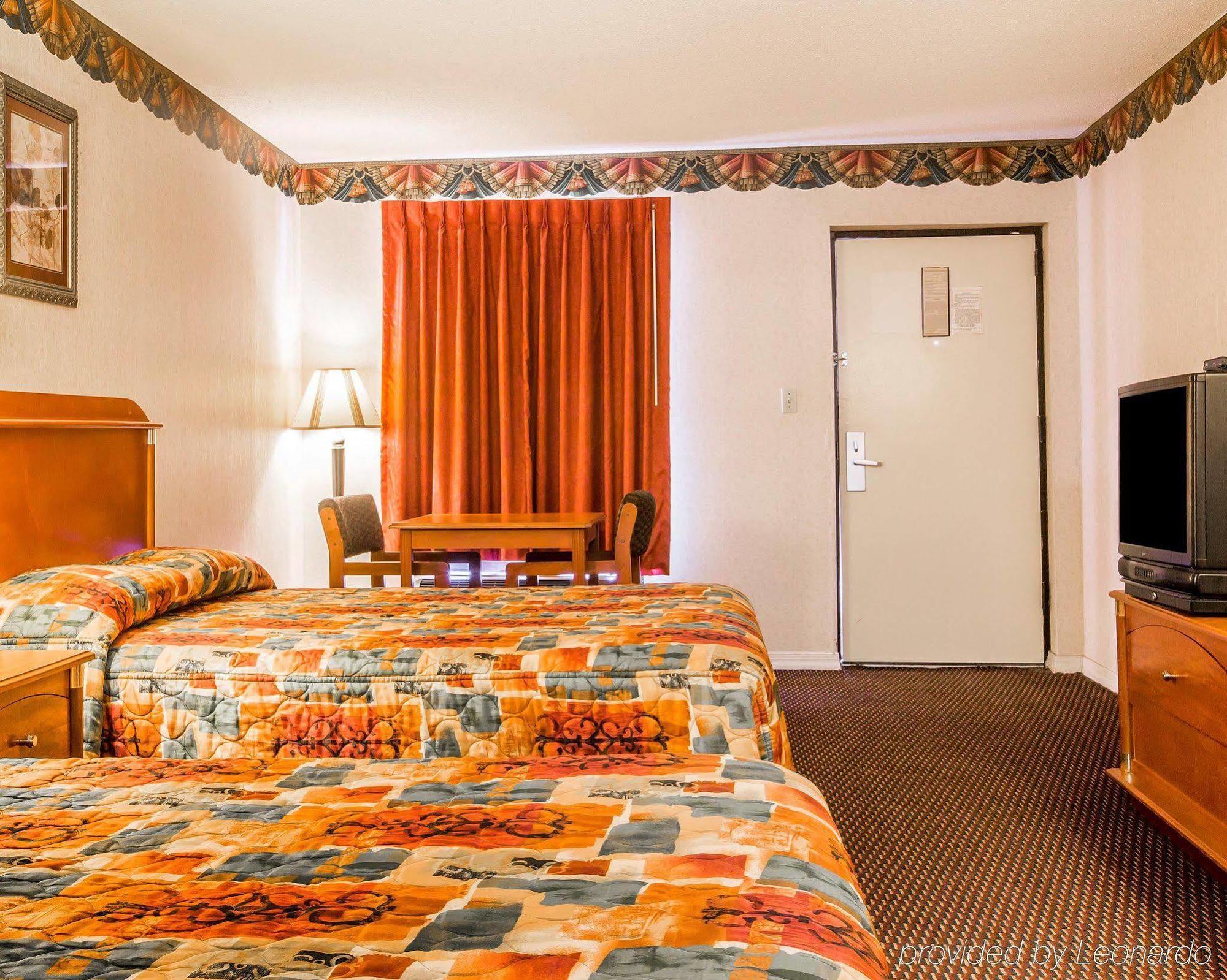 Rodeway Inn モンゴメリー エクステリア 写真